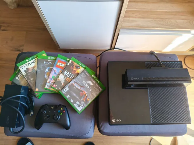 Xbox One + 2 Controles + 6 Jogos + Kinect