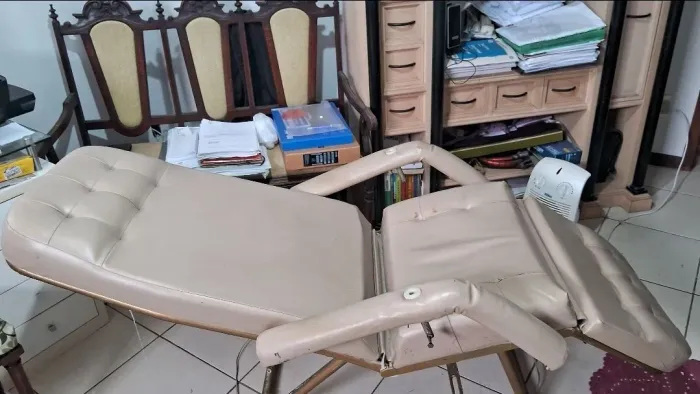 Cadeira ajustável para sobrancelha cilios micropigmentação em boas condições 250 reais