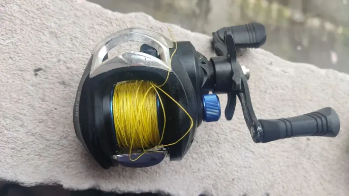 Torrando duas carretilhas de pesca