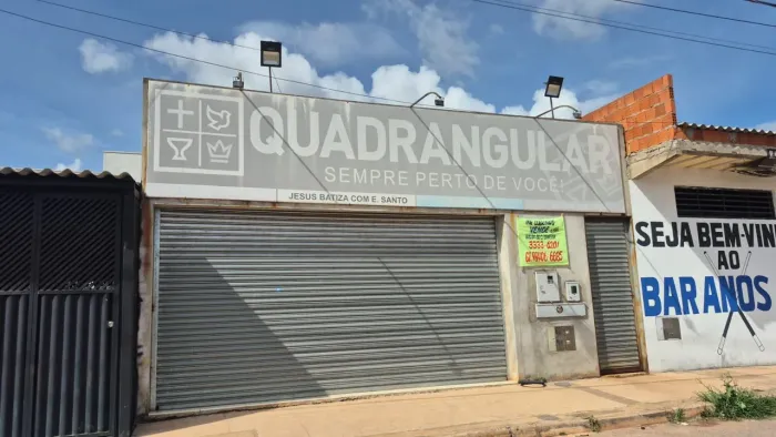 Vendo imóvel com Loja e uma kit de fundos Qs 20 riacho fundo $215,000