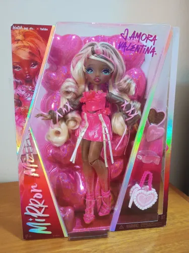 Boneca Mirror Mi Amora Lacrada estilo Monster High