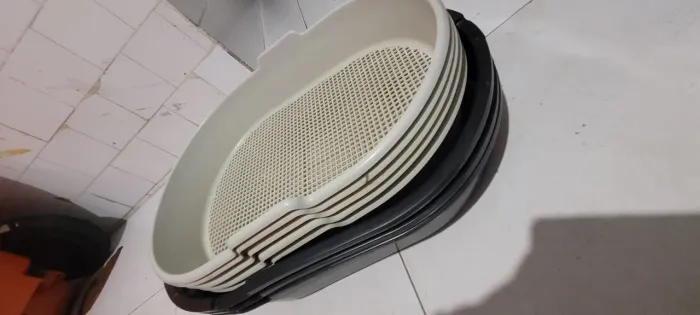 um banheiro sanitário Furacão Pet Furba para gatos na cor