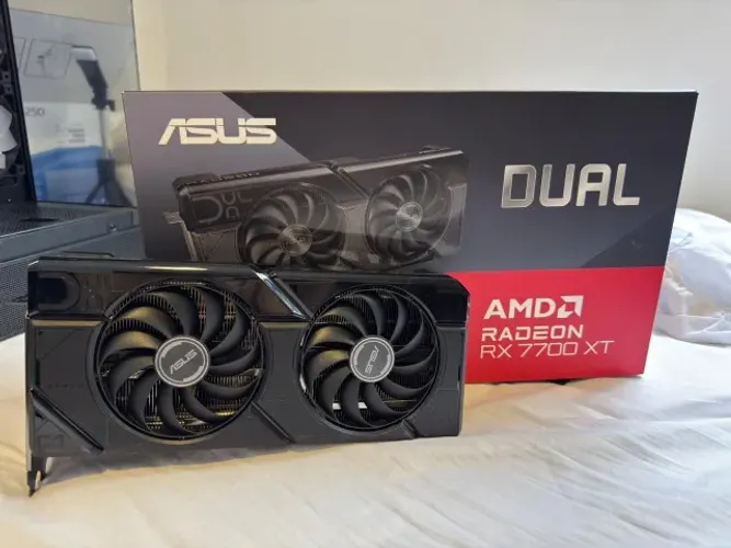 ASUS Dual RX 7700 XT 12GB OC ? (Garantia até final de 2027)