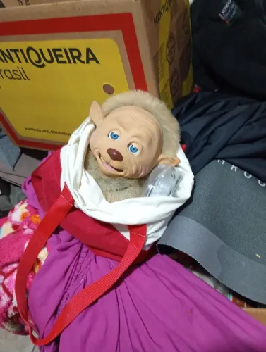 Três máquinas de costura