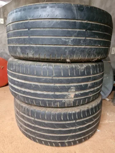 3 pneus R17