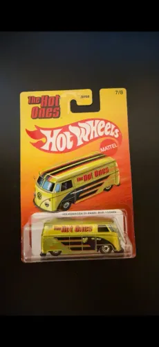 Hot Wheels - The Hot Ones Volkswagen T1 Panel Bus | kombi dourada