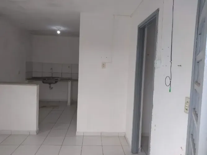 alugo casa 2 quartos 1º andar bairro mussumago 