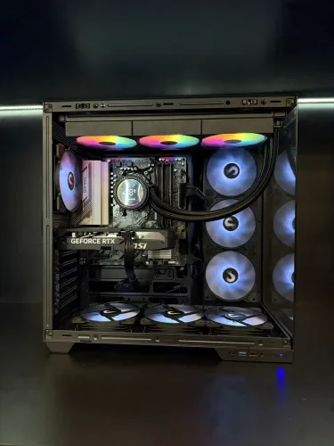? PC Gamer Ryzen 7 7800X3D + RTX 5060 Ti 