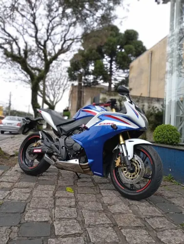 HONDA CBR 600F HORNET