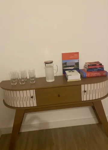 Buffet / Aparador Retrô em Madeira com Portas Ripadas