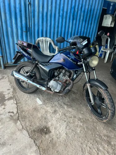 Vendo Cg 125 2010 só colocar gasolina e rodar .