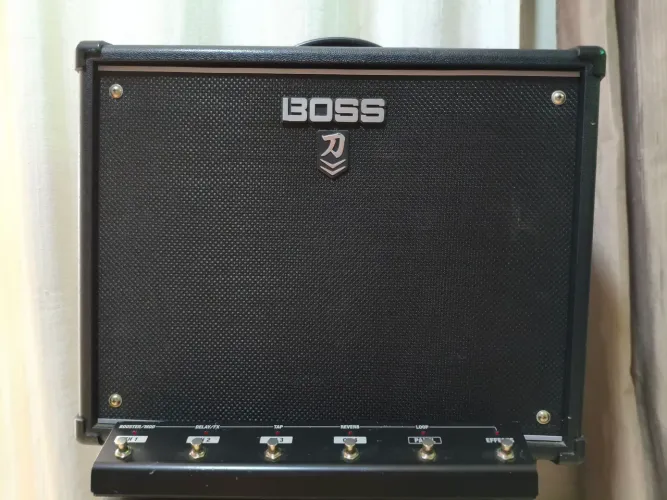 Amplificador Boss Katana 100 Mk2 + foot gafc