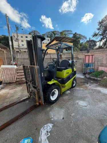 Empilhadeira Clark C25L