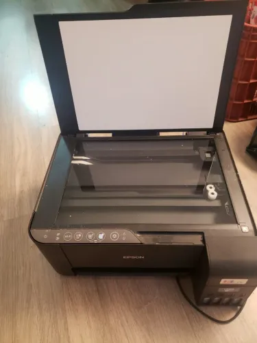 Impressora Epson Preta domestica - ideal para usar peças