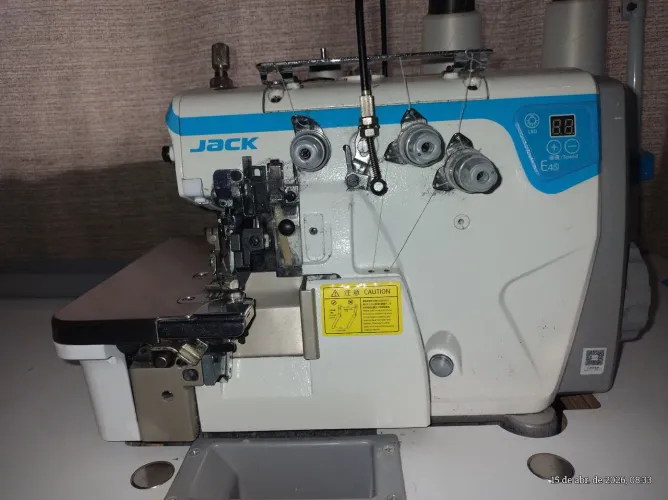 Vendo máquina de costura overloque jack E4s 
