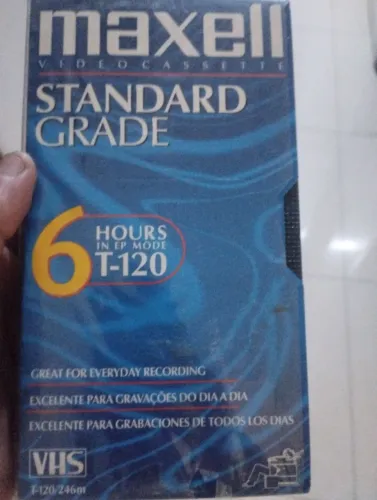 Fita VHS com dois filmes antigos já gravados