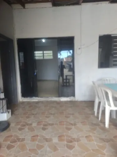 ALUGA-SE CASA POR DIA, EM PRAIA DE LESTE