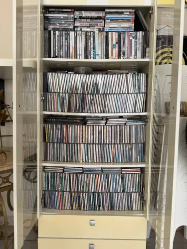 VENDO COLETÂNEA COM 1005 CD?s e DVD?s E BLU-RAY. TEM ALGUMAS RARIDADES NO LOTE