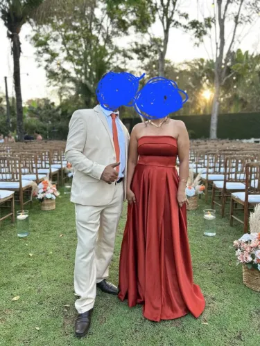 Vendo vestido de festa terracota de tecido pesado semi novo 300,00
