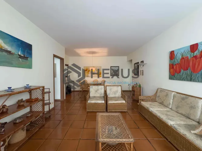 Apartamento mobiliado a duas quadras da Praia das Pitangueiras, Guaruja