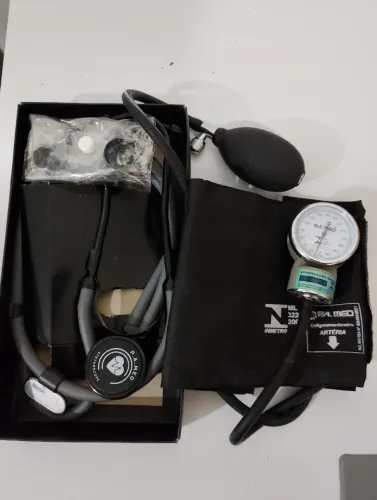 Vendo medidor de pressão arterial é estetoscópio nunca usado novo na caixa