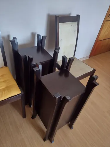 Cadeiras e base para mesa de jantar