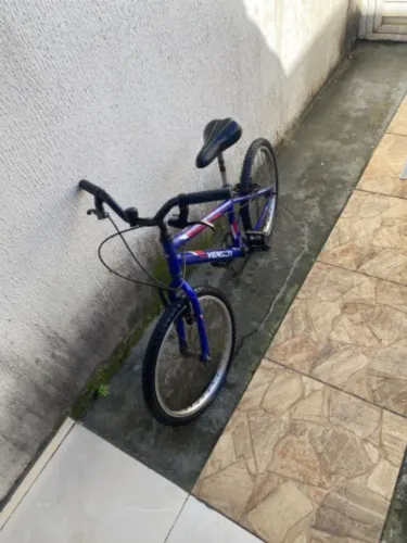 Bicicleta infantil menino e banheira para bebê