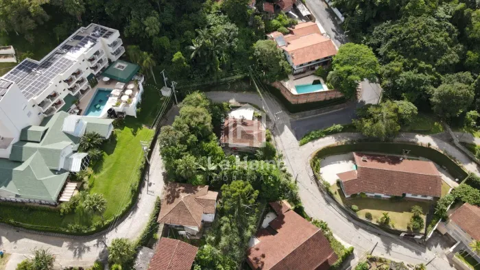 Terreno com 772m² combinando exclusividade, espaço e grande potencial de valorização no Ce