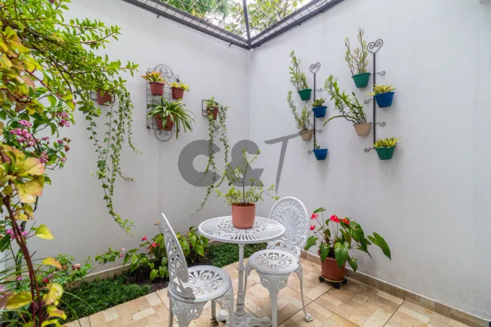 Casa de Condomínio - 4 Dormitórios (2 Suítes) à Venda na Granja Julieta - São Paulo/SP.