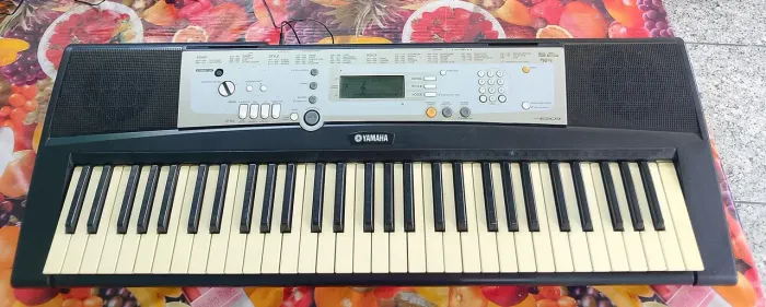 Teclado yamara psr E203