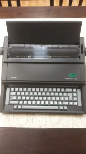 Naquina de escrever elétrica para colecionador