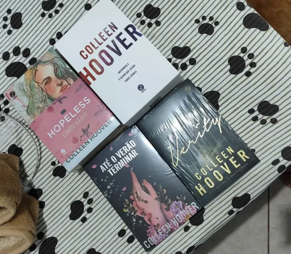 Kit com 9 Livros Colleen Hoover