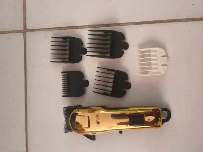 Máquina de cortar cabelo.