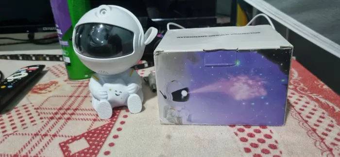 Mini projetor astronauta