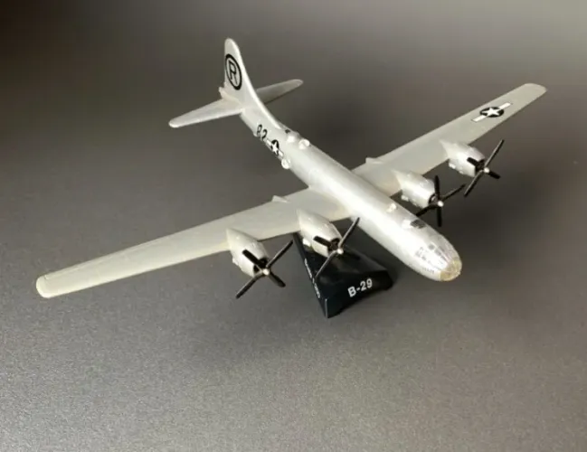 Avião 1:200 Enola Gay 82