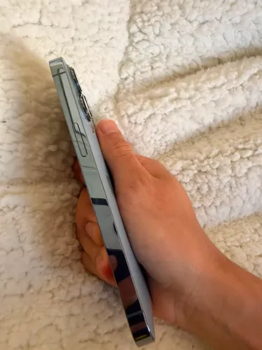iPhone 13 Pro na caixa prata bem para quem procura iPhone bem conservado