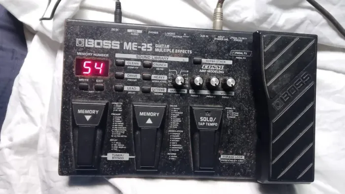 Pedaleira boss ME 25