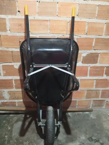 Vendo carrinho de mão nunca usado valor 200