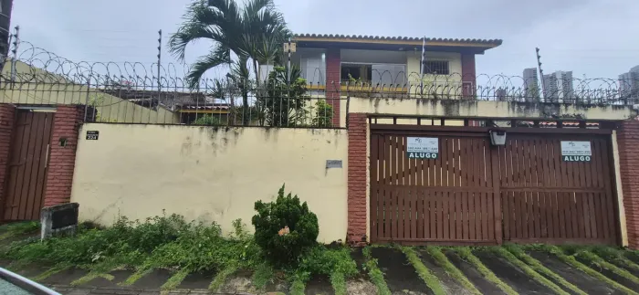 Casa Comercial para Alugar, 335m², Caminho das árvores, Salvador