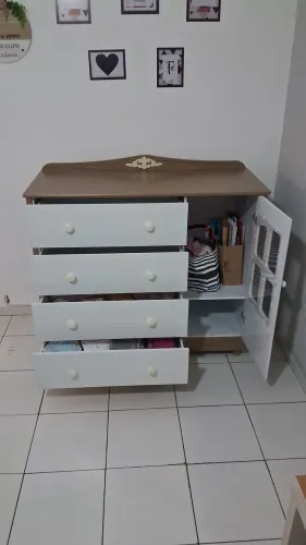 Comoda + Berço montessoriano em bom estado 
