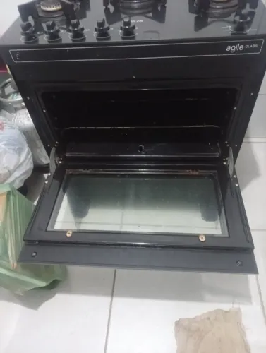 Mesa e fogão 