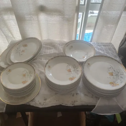 Jogo de jantar Porcelana Real- anos 60(40 peças)s