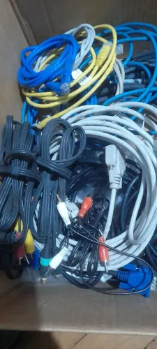 Cabos HDMI VGA RCA tudo o que está na foto