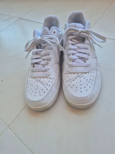 Vendo tênis Nike semi novo