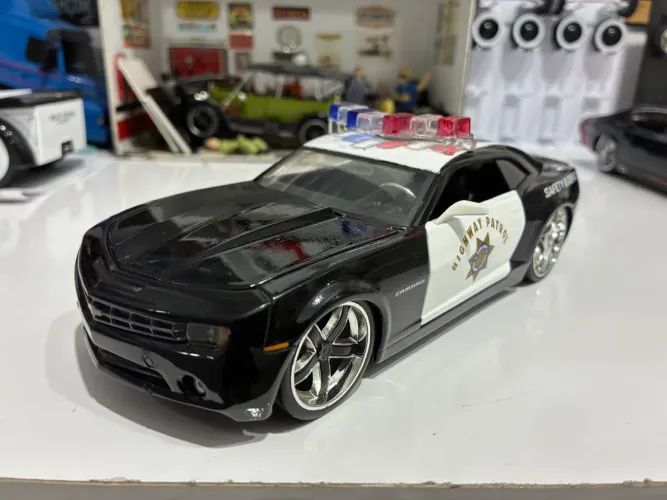 Miniatura Camaro polícia 1:24