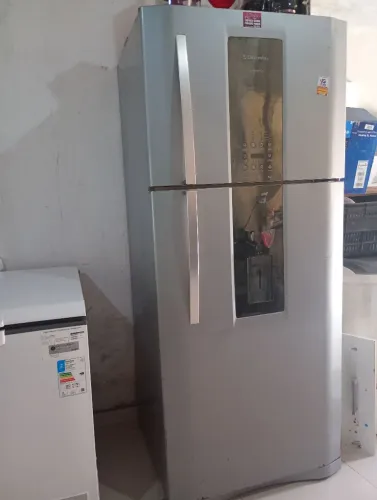 Vendo essa geladeira no valor de 1300,00 para mais informaçoes entre emcontato *65