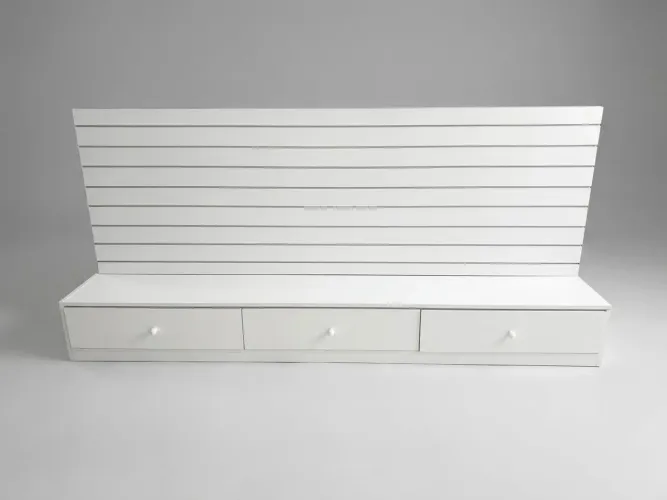 Painel canaletado com gavetas para loja