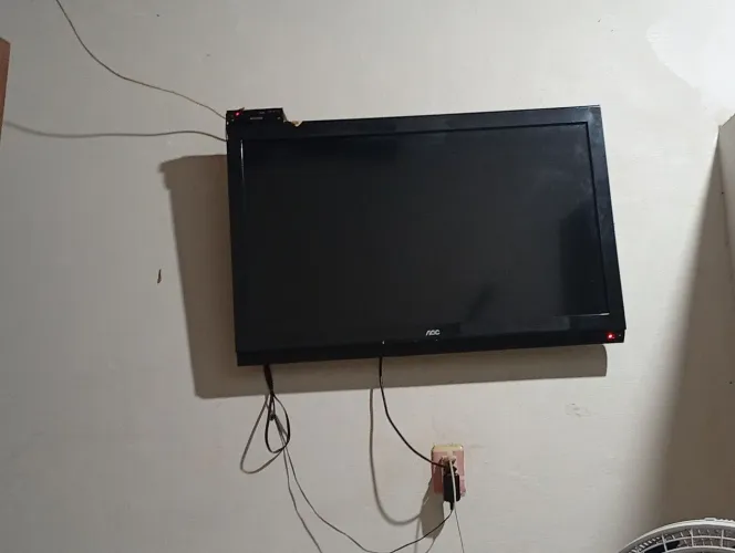 Tv AOC