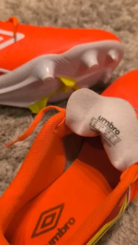 Chuteira umbro