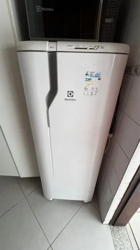 Geladeira Eletrolux 240l